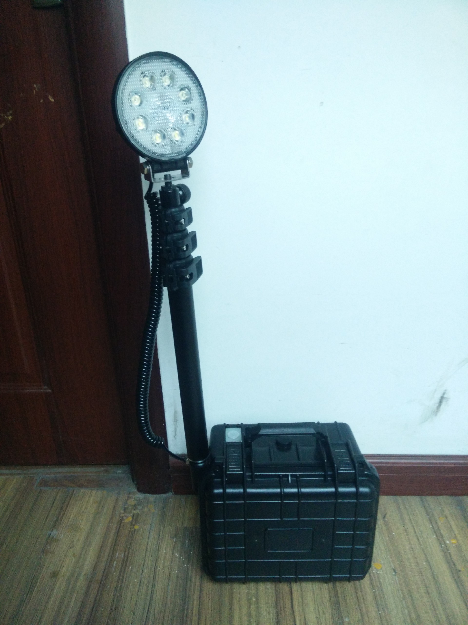 DOT135便攜式照明工作燈 一、適用范圍：